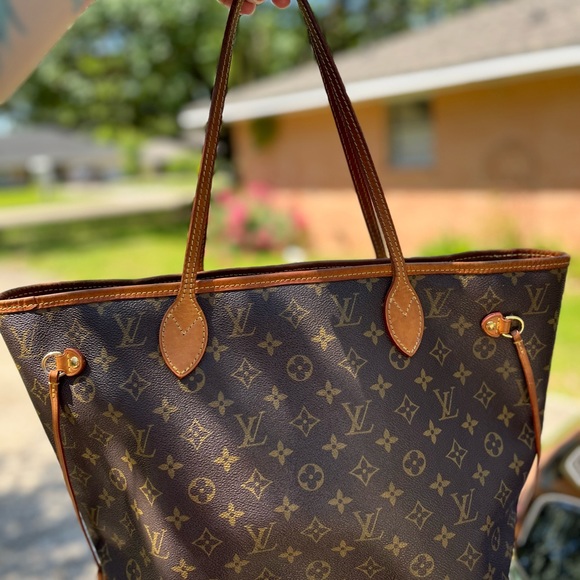 100% Authentic Louis Vuitton for LITERALLY dirt CHEAP!!! - Picture 4 of 5